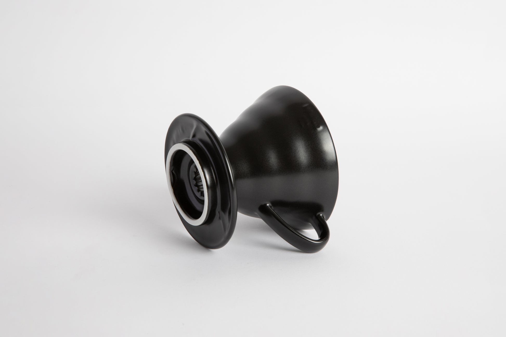 V60 Ceramic Coffee Dripper 02, Matte Black, VDC-02-MB view 2